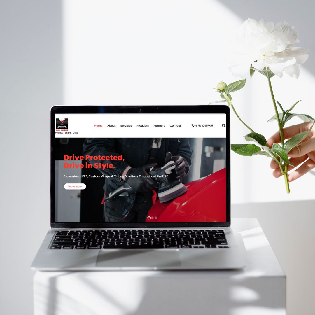 Laptop Mockup of Fashion Clothing Instagram Post (1)